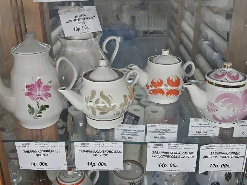 Five Minutes in the Flea Market Aisle: A Field Test for Secondhand Teapots